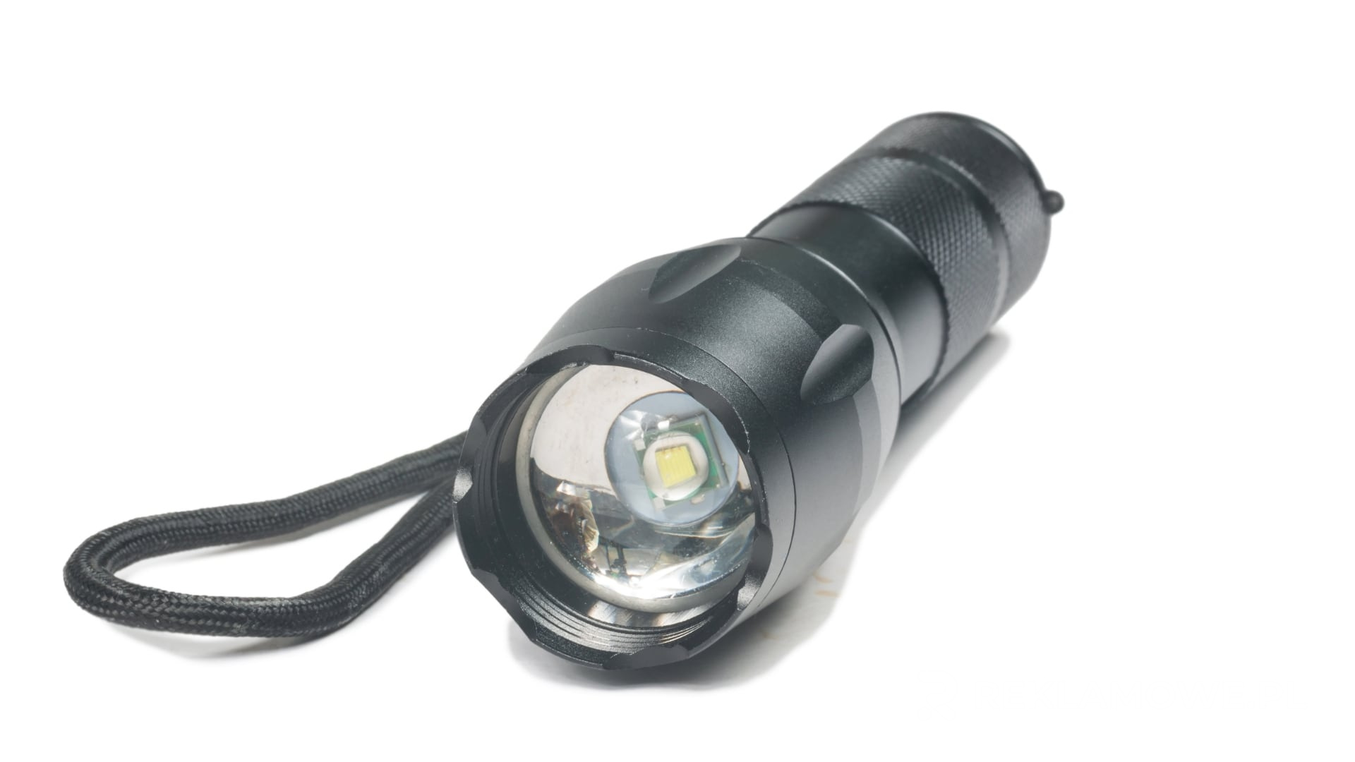 Latarka reklamowa na tle przepisów bezpieczeństwa