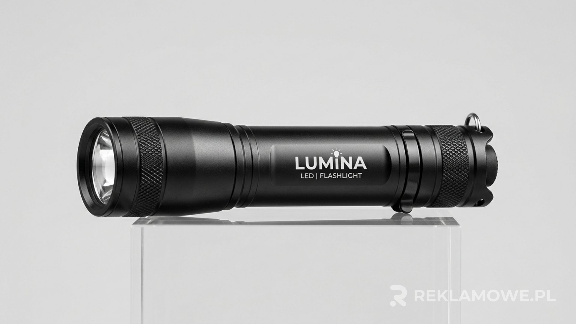 Latarka reklamowa z karabińczykiem jako funkcjonalny gadżet promocyjny